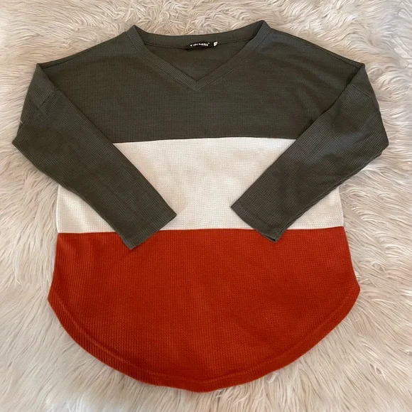 Colorblock Top | Boutique Brand - Picture 2 of 11